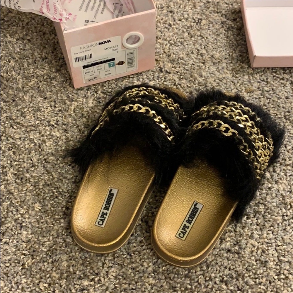 New with tags sandals